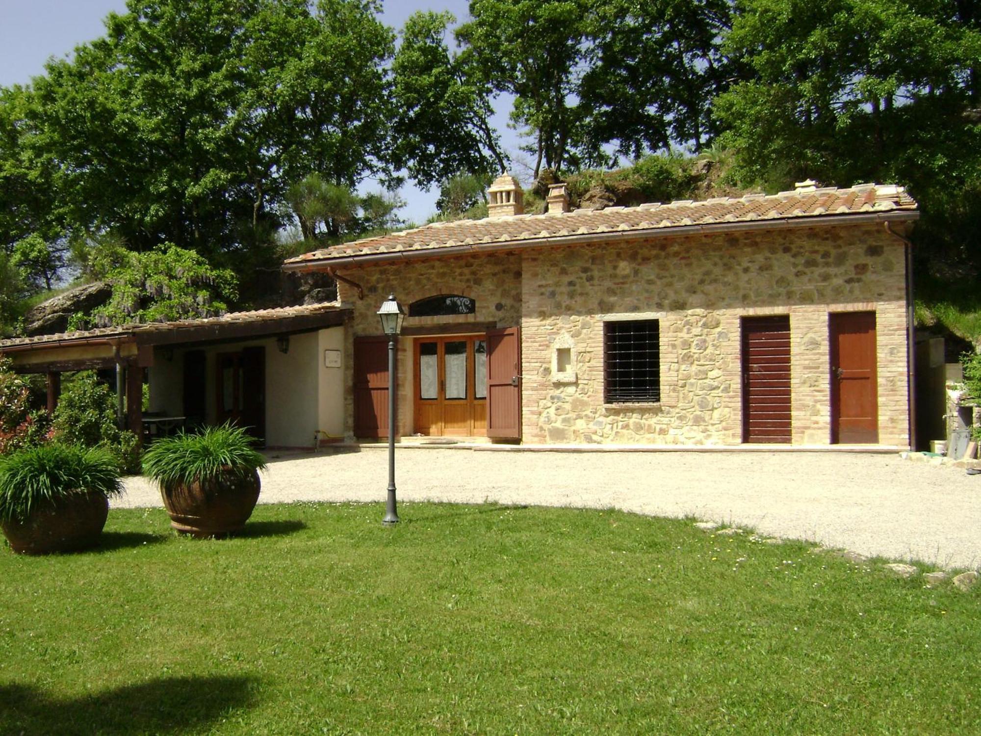 Hostal Sassi Bianchi Sensano Exterior foto