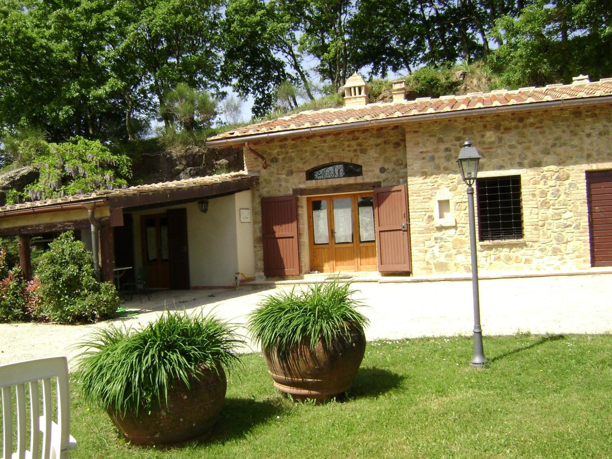 Hostal Sassi Bianchi Sensano Exterior foto